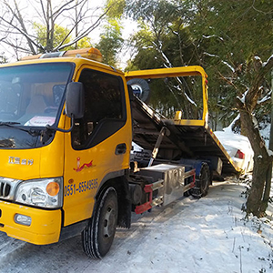 雪覆盖汽车出不来